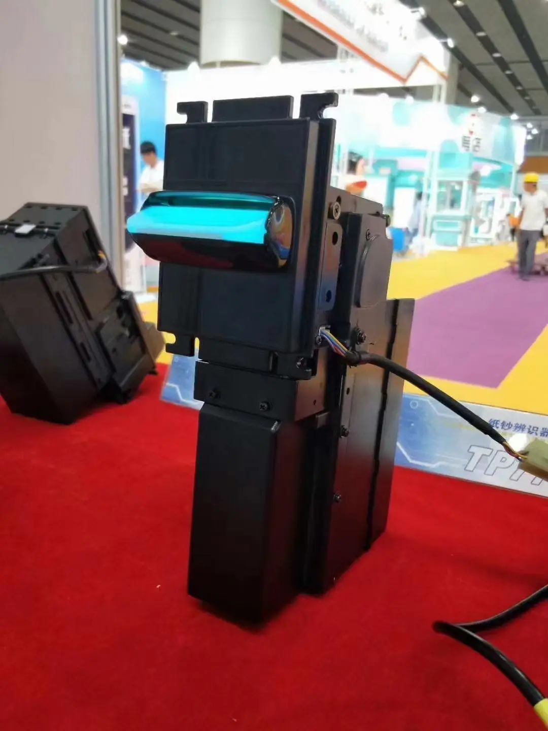 # приемник валидатора купюр q  – обзор и цена Vending Q